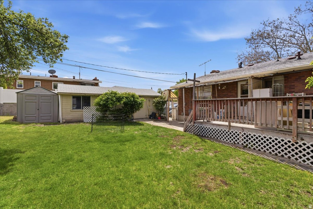 1677 S 75 E photo 4