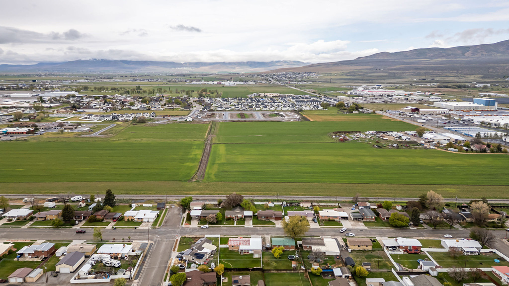 822 N 100 W Tremonton, UT 84337