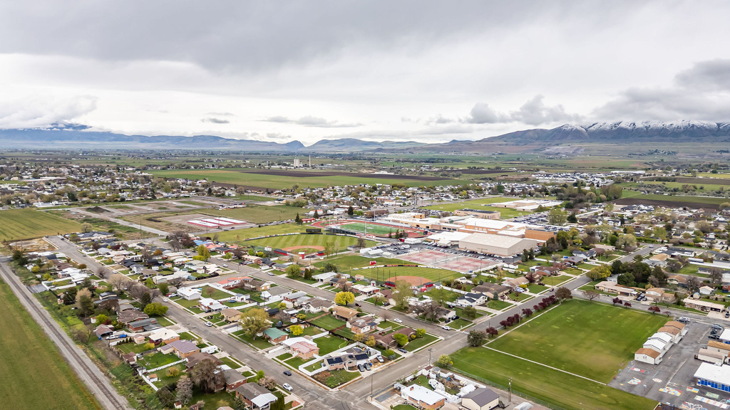 822 N 100 W Tremonton, UT 84337