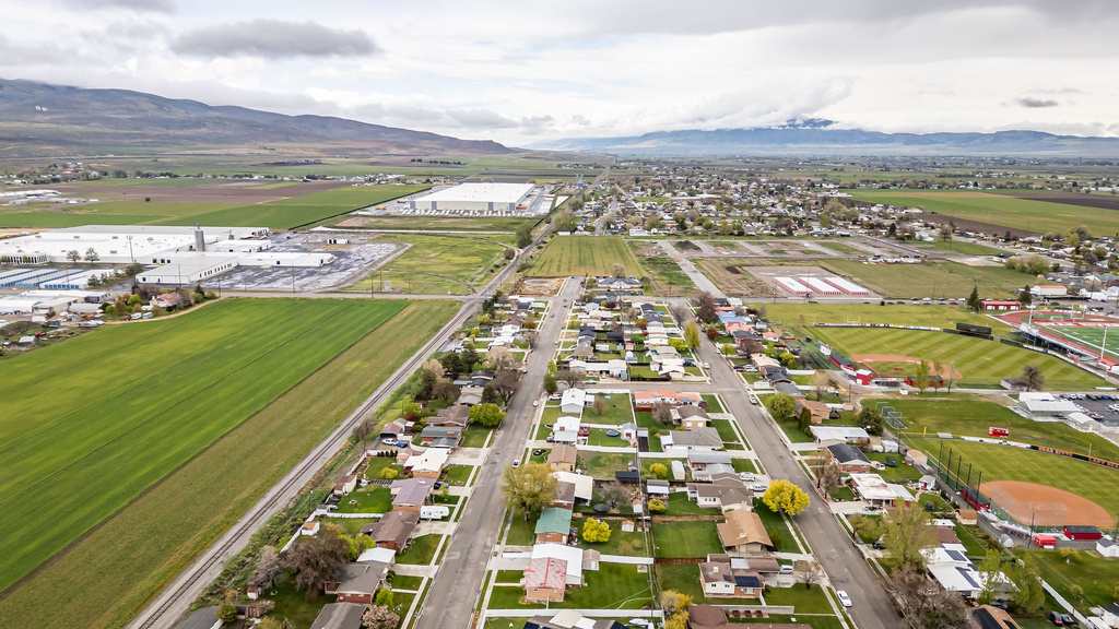 822 N 100 W Tremonton, UT 84337