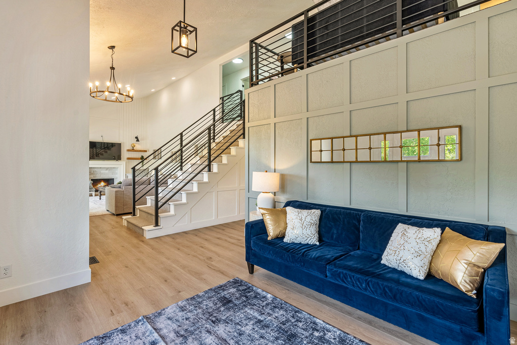 198 N OAKWOOD DR Layton, UT 84040