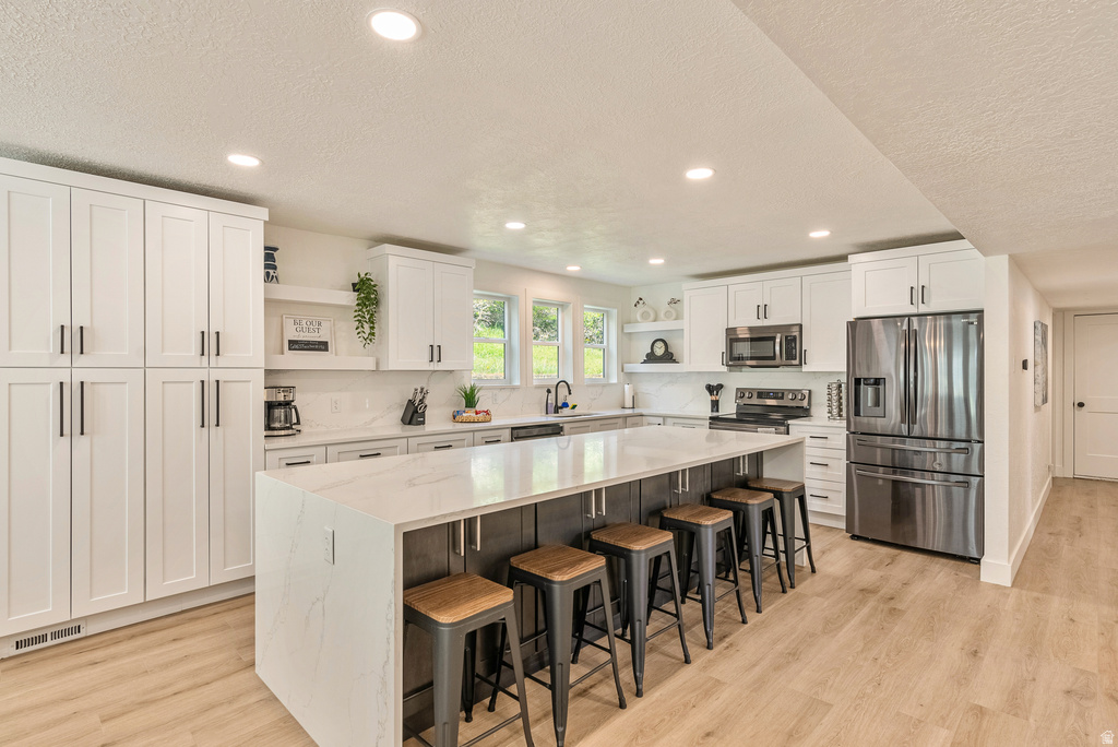 198 N OAKWOOD DR Layton, UT 84040