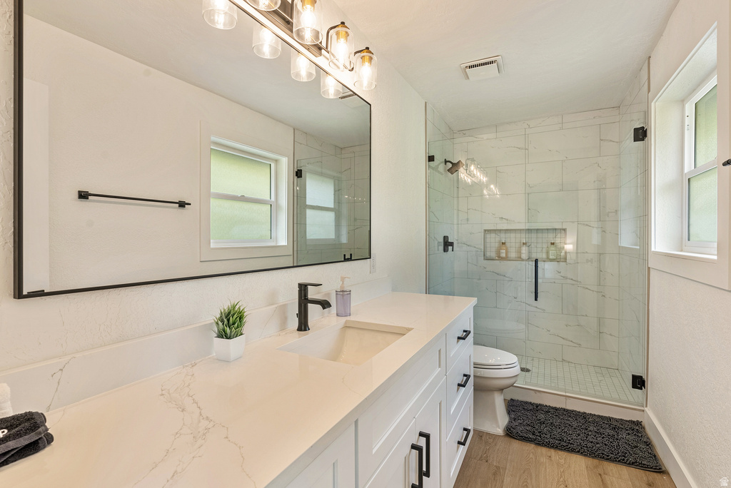 198 N OAKWOOD DR Layton, UT 84040