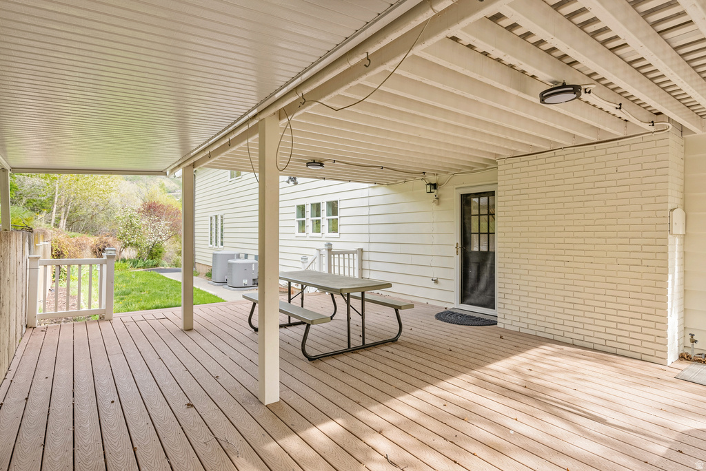 198 N OAKWOOD DR Layton, UT 84040