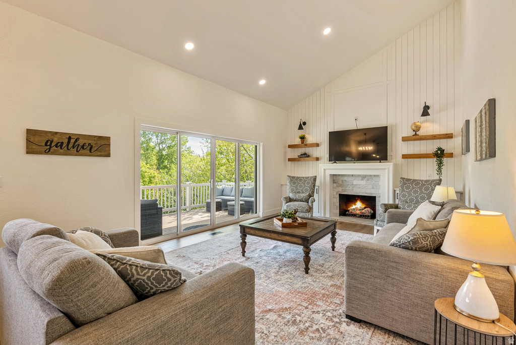 198 N OAKWOOD DR Layton, UT 84040