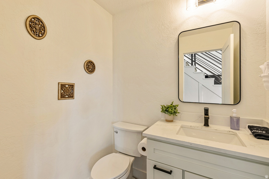 198 N OAKWOOD DR Layton, UT 84040