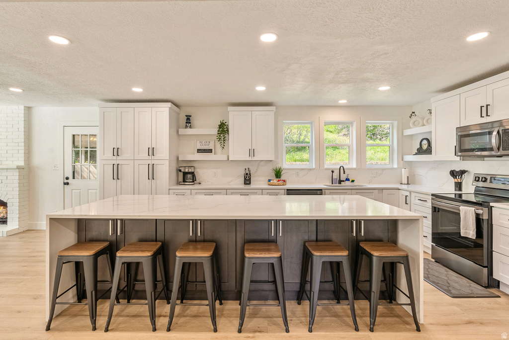 198 N OAKWOOD DR Layton, UT 84040