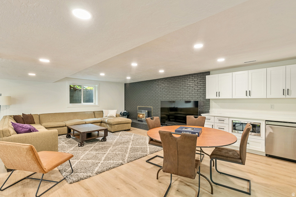 198 N OAKWOOD DR Layton, UT 84040