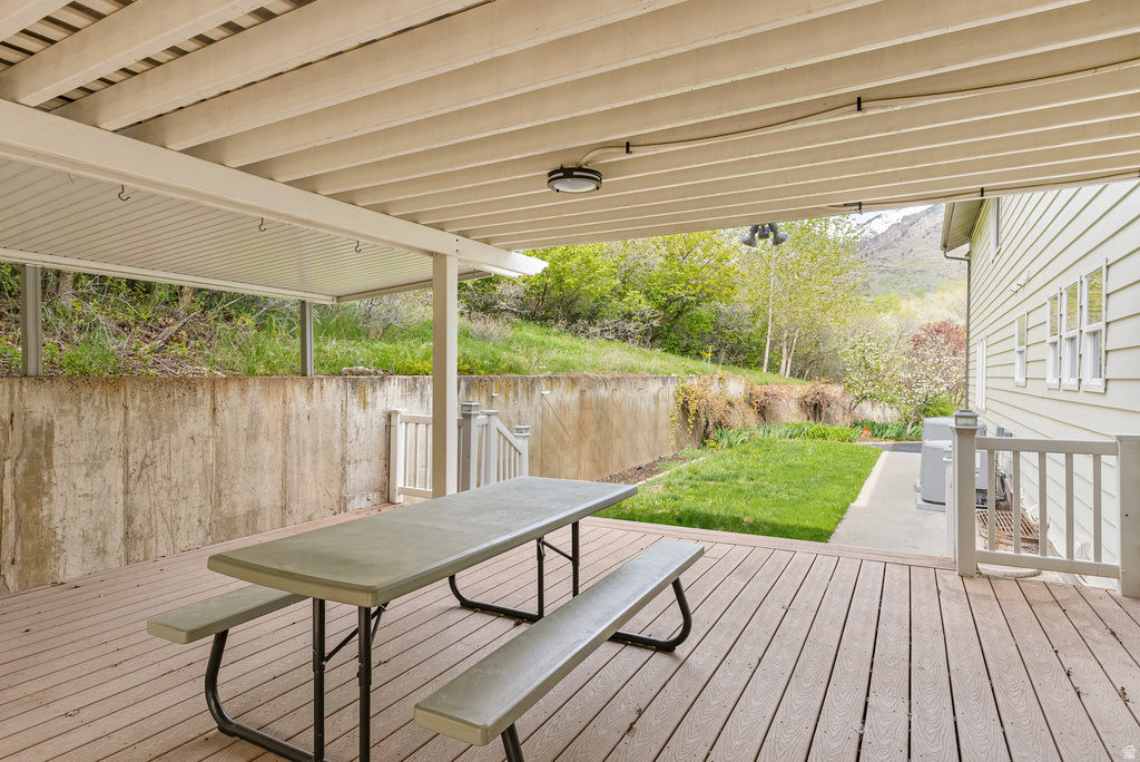 198 N OAKWOOD DR Layton, UT 84040