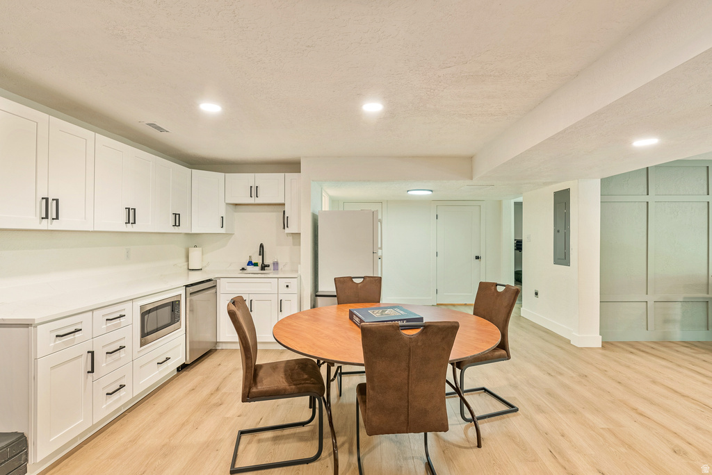 198 N OAKWOOD DR Layton, UT 84040