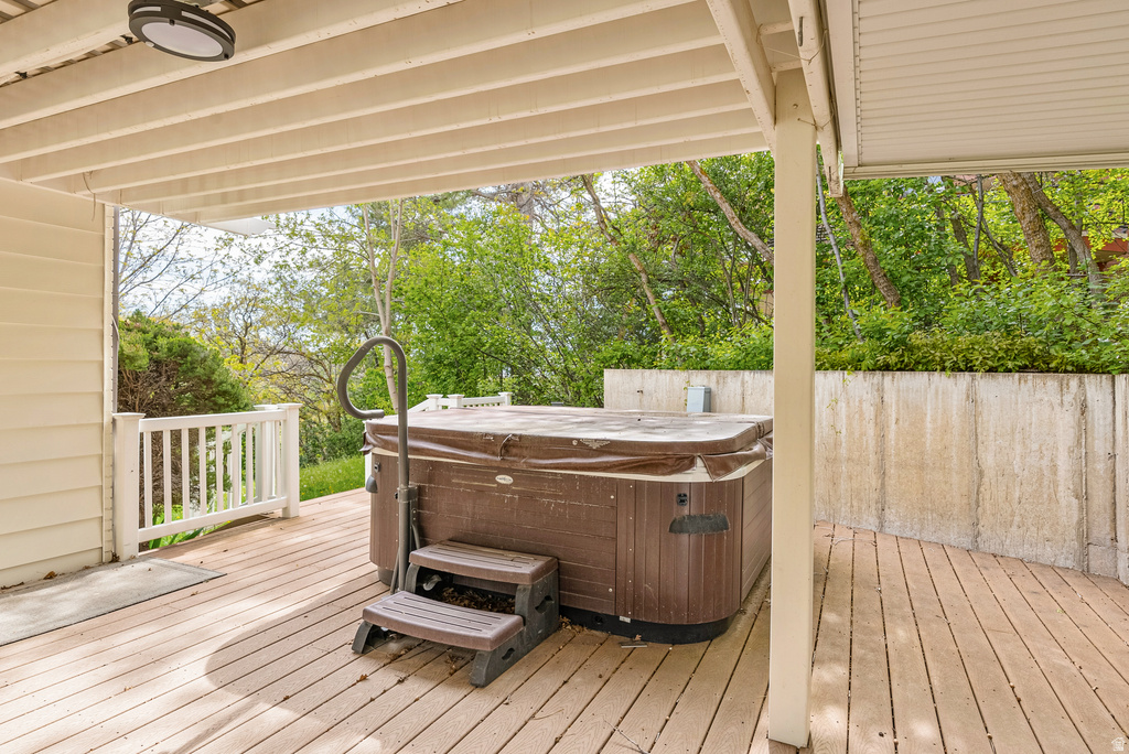 198 N OAKWOOD DR Layton, UT 84040