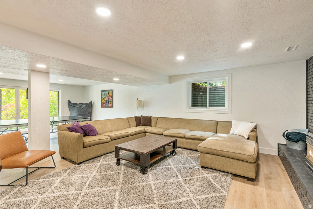 198 N OAKWOOD DR Layton, UT 84040