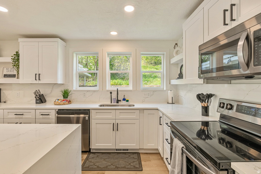 198 N OAKWOOD DR Layton, UT 84040