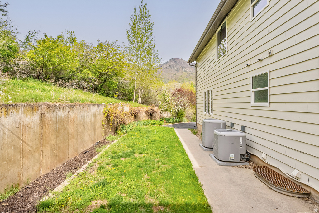 198 N OAKWOOD DR Layton, UT 84040