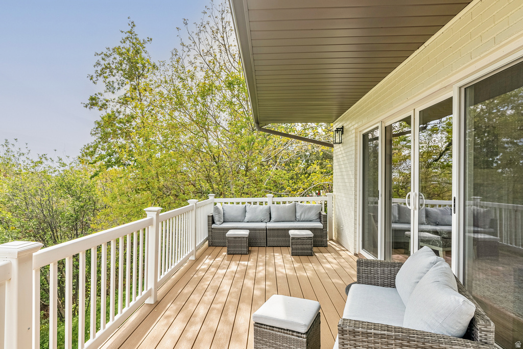 198 N OAKWOOD DR Layton, UT 84040