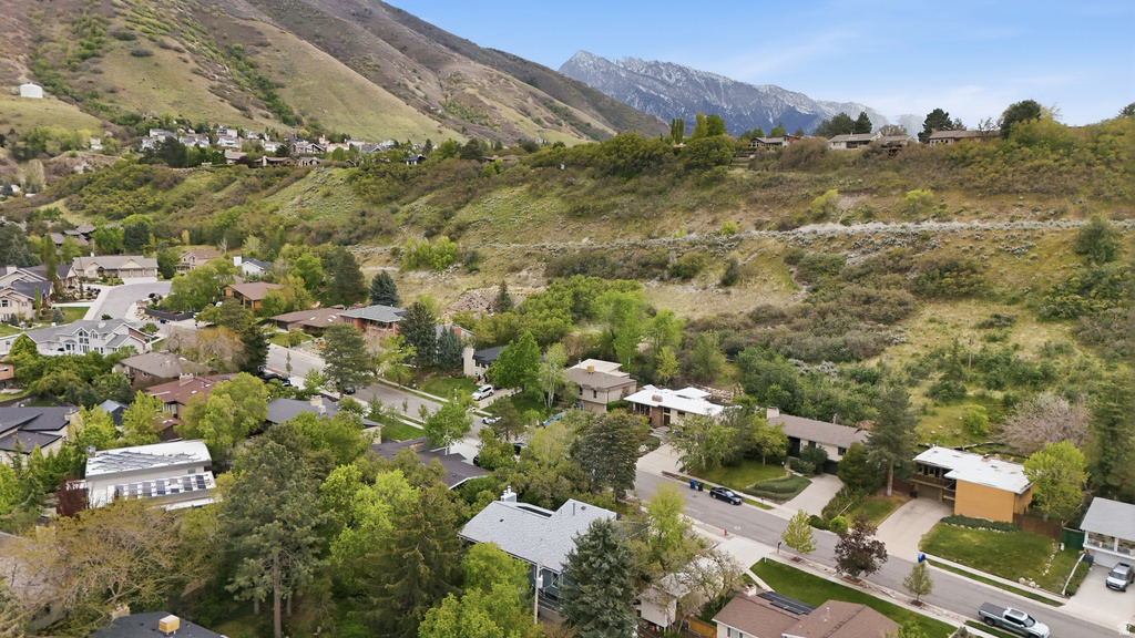 3589 E MACINTOSH LN Cottonwood Heights, UT 84121