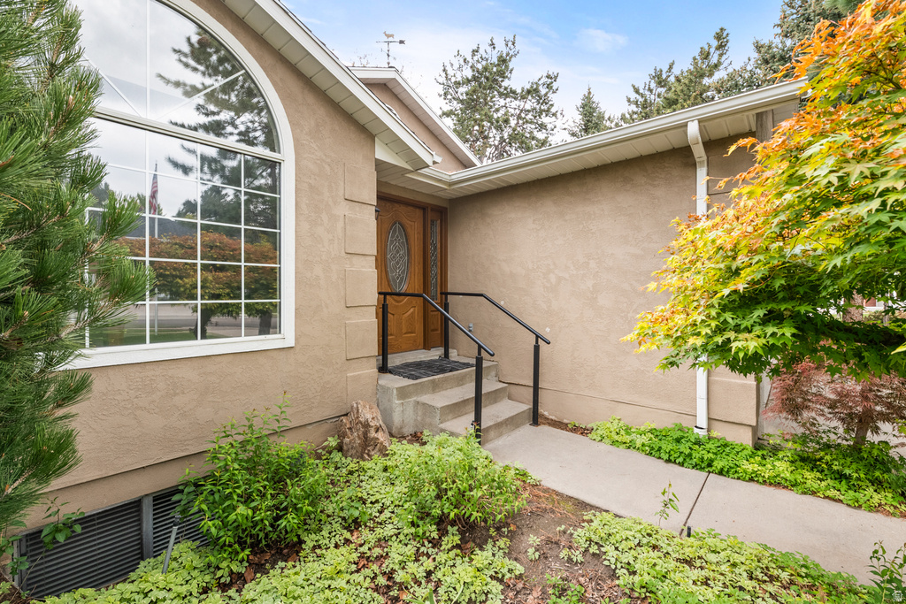 11831 S HIDDEN VALLEY CLUB DR Sandy, UT 84092