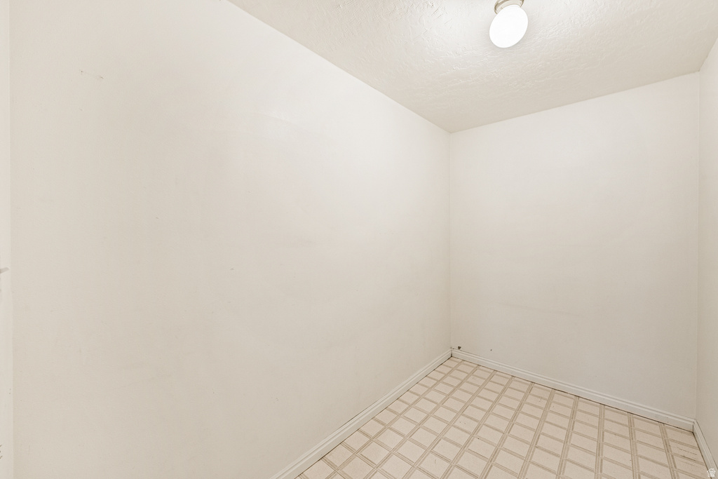 11831 S HIDDEN VALLEY CLUB DR Sandy, UT 84092