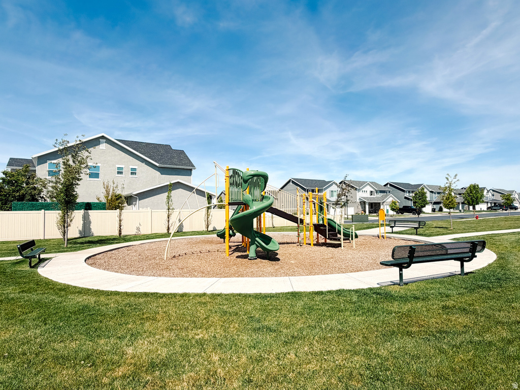 1512 W PARKVIEW DR Syracuse, UT 84075