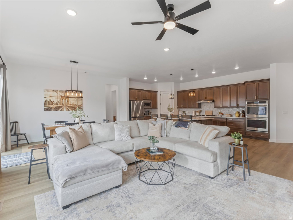 1223 E HOLLYHOCK WAY Layton, UT 84040