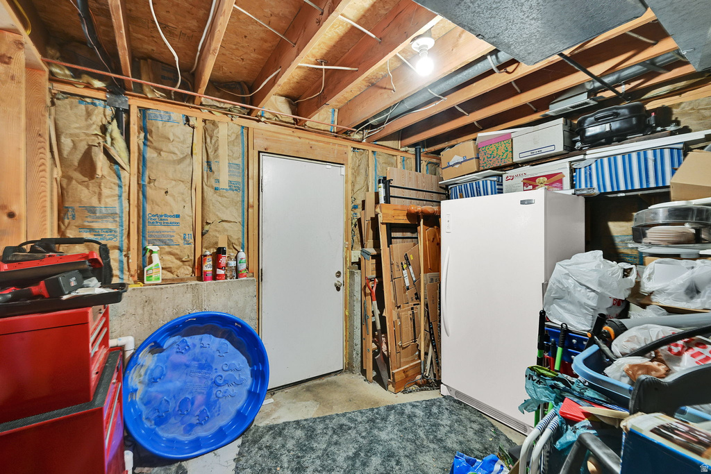 1890 W 2400 S Syracuse, UT 84075