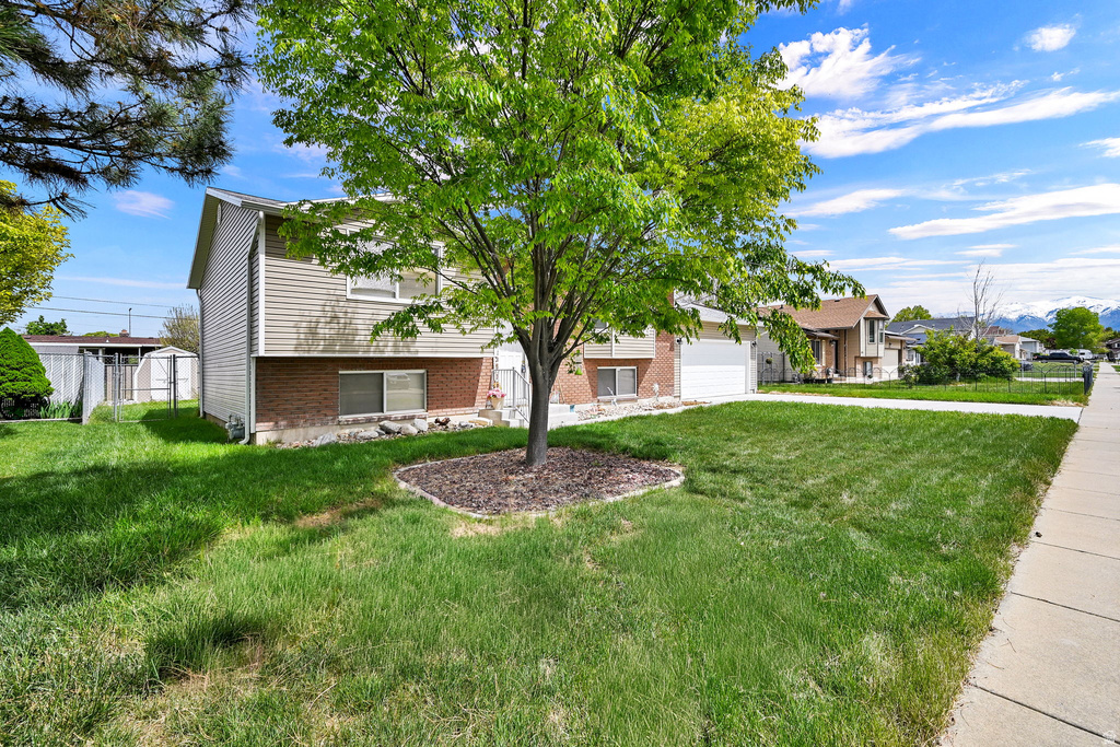 1890 W 2400 S Syracuse, UT 84075