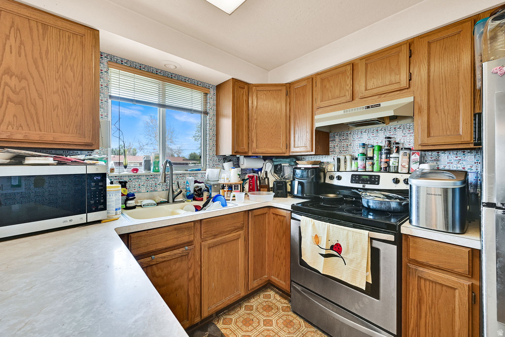 1890 W 2400 S Syracuse, UT 84075