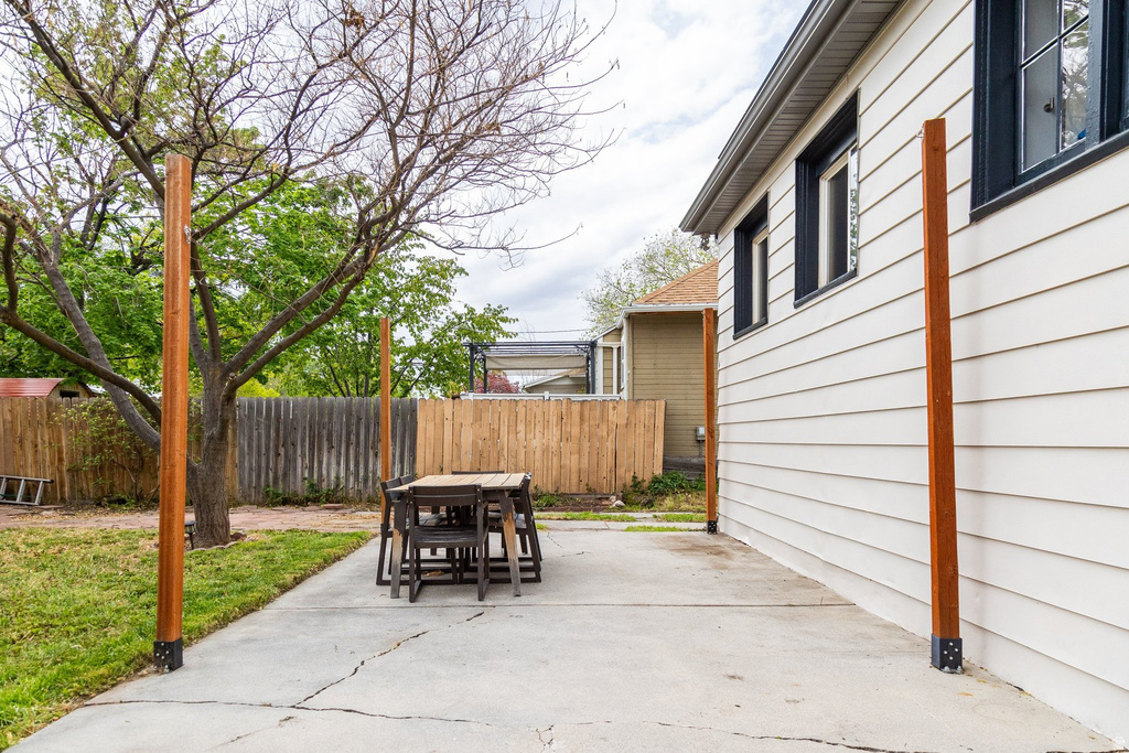 818 E GARFIELD AVE Salt Lake City, UT 84105