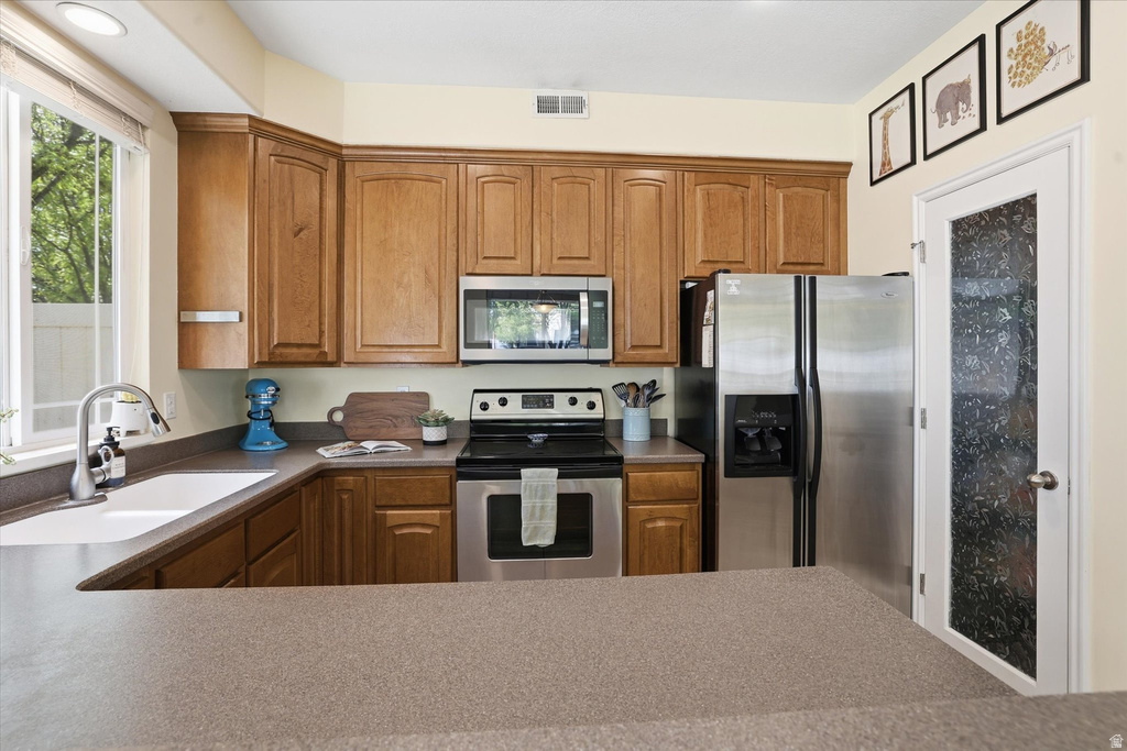 419 N KENT DR North Salt Lake, UT 84054