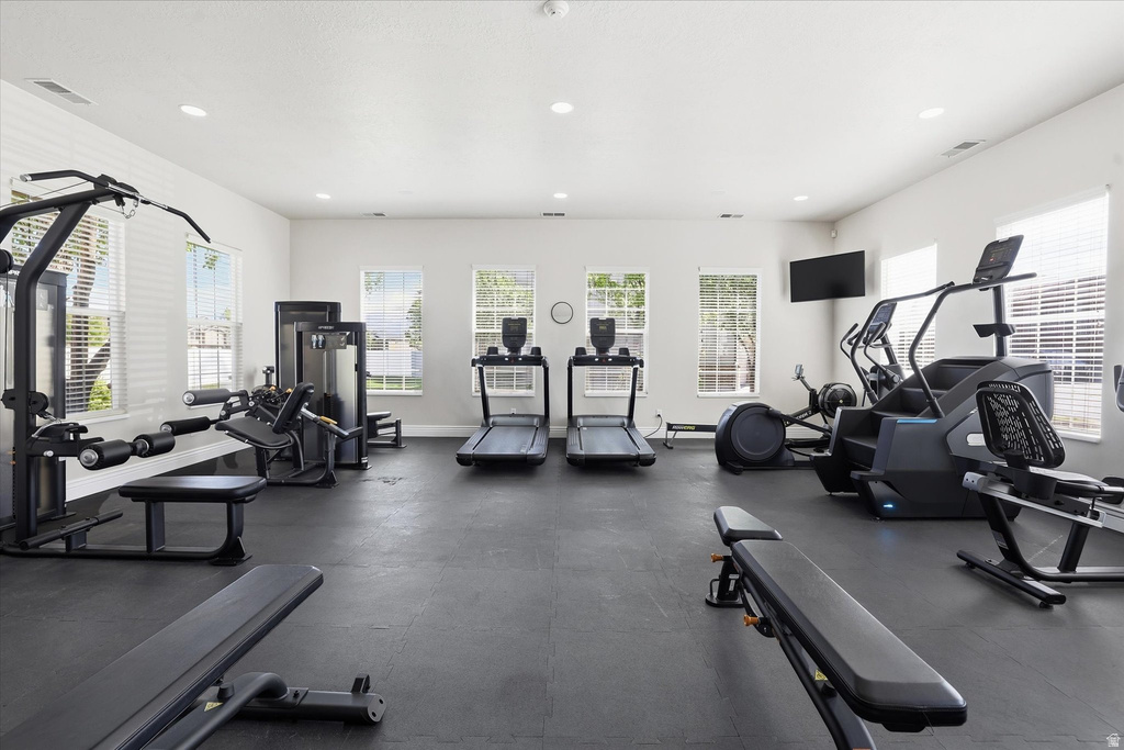 419 N KENT DR North Salt Lake, UT 84054