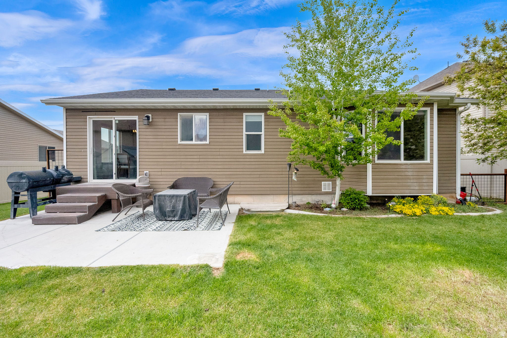 2442 E HITCHING POST DR Eagle Mountain, UT 84005