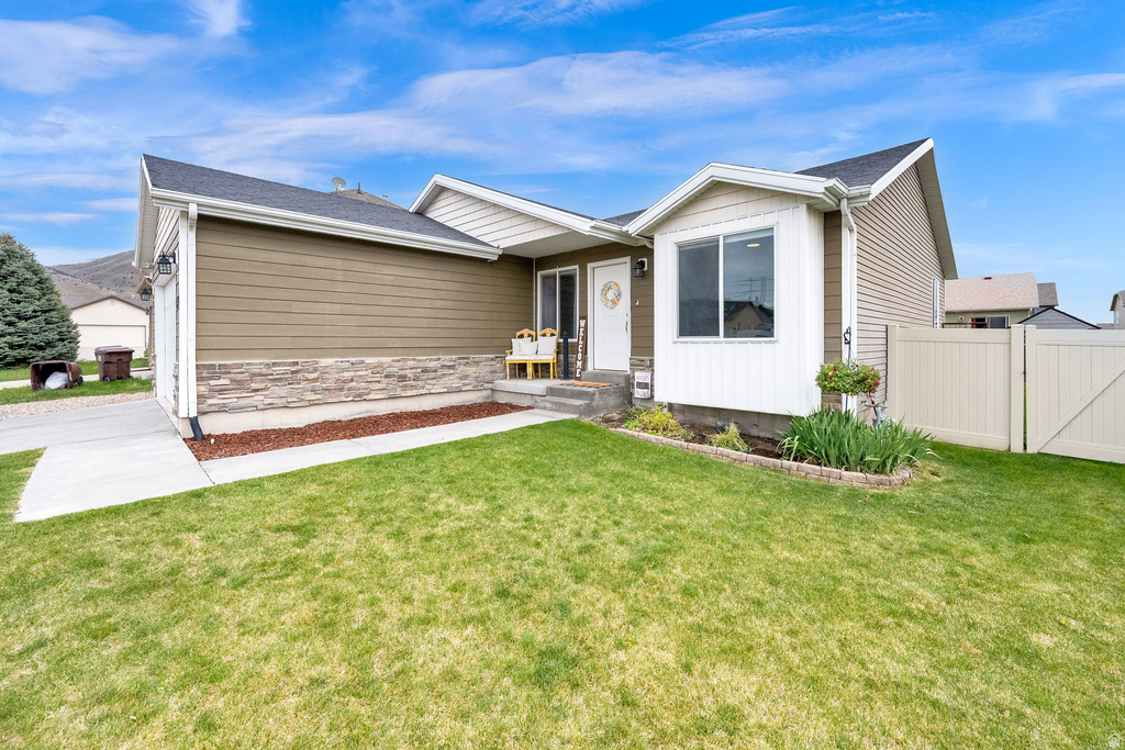 2442 E HITCHING POST DR Eagle Mountain, UT 84005