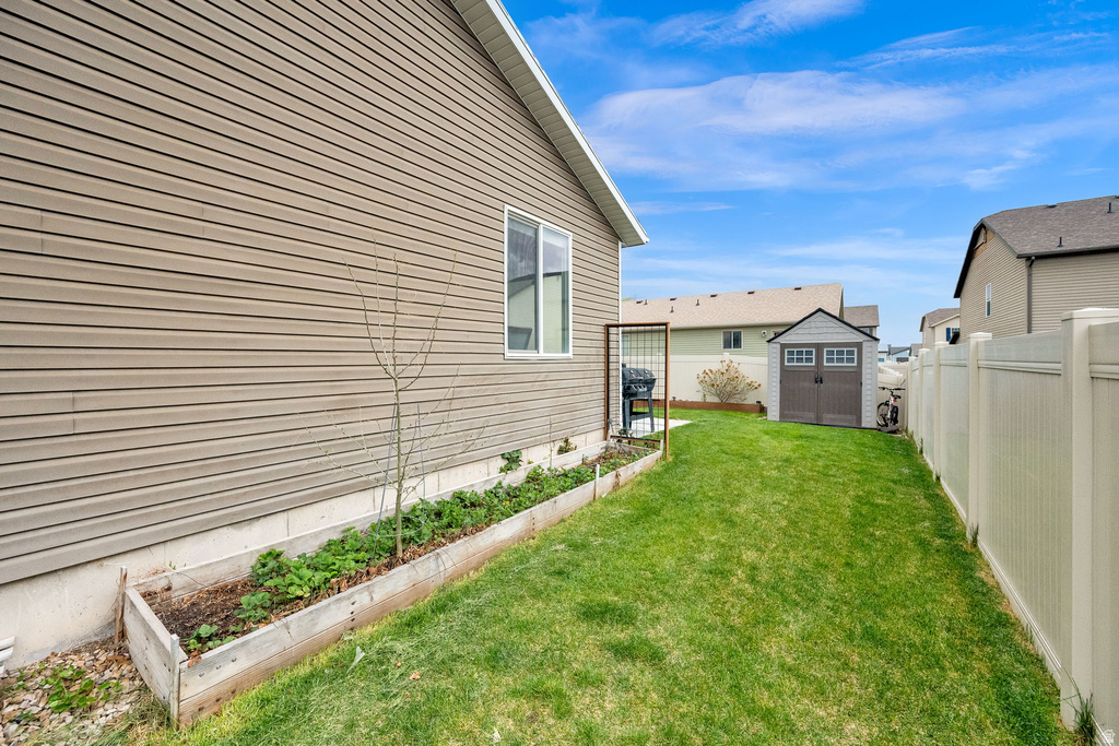 2442 E HITCHING POST DR Eagle Mountain, UT 84005