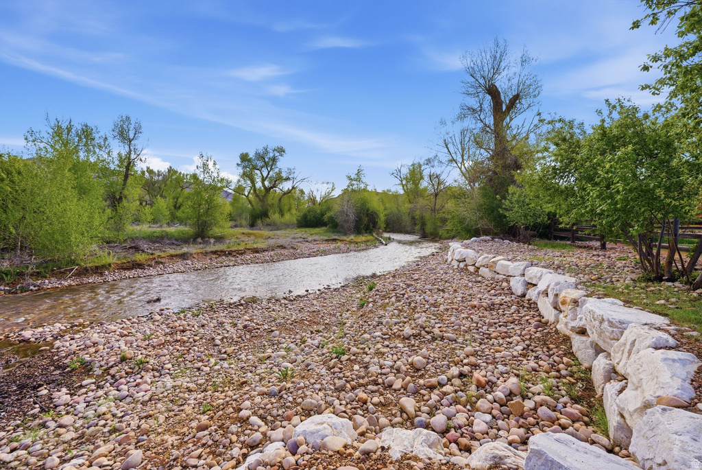 1034 S 9150 E Huntsville, UT 84317