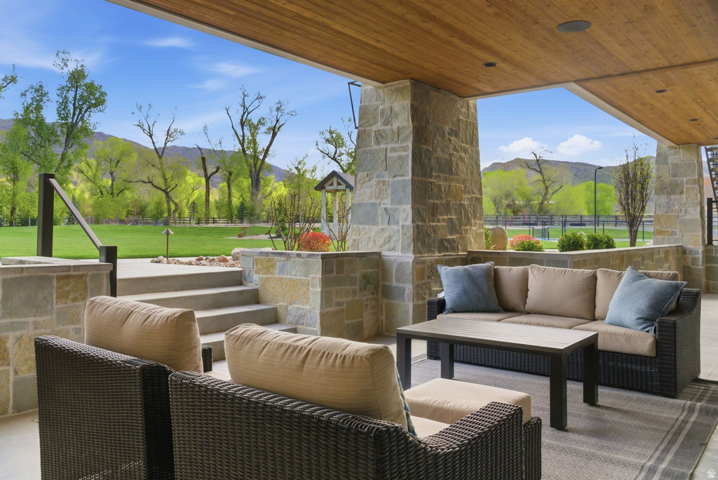 1034 S 9150 E Huntsville, UT 84317