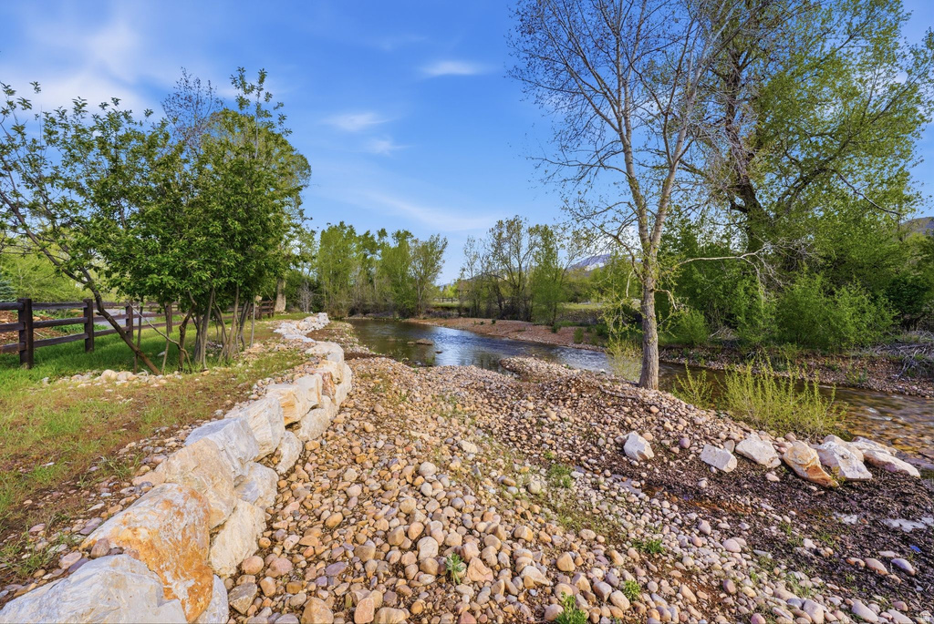 1034 S 9150 E Huntsville, UT 84317