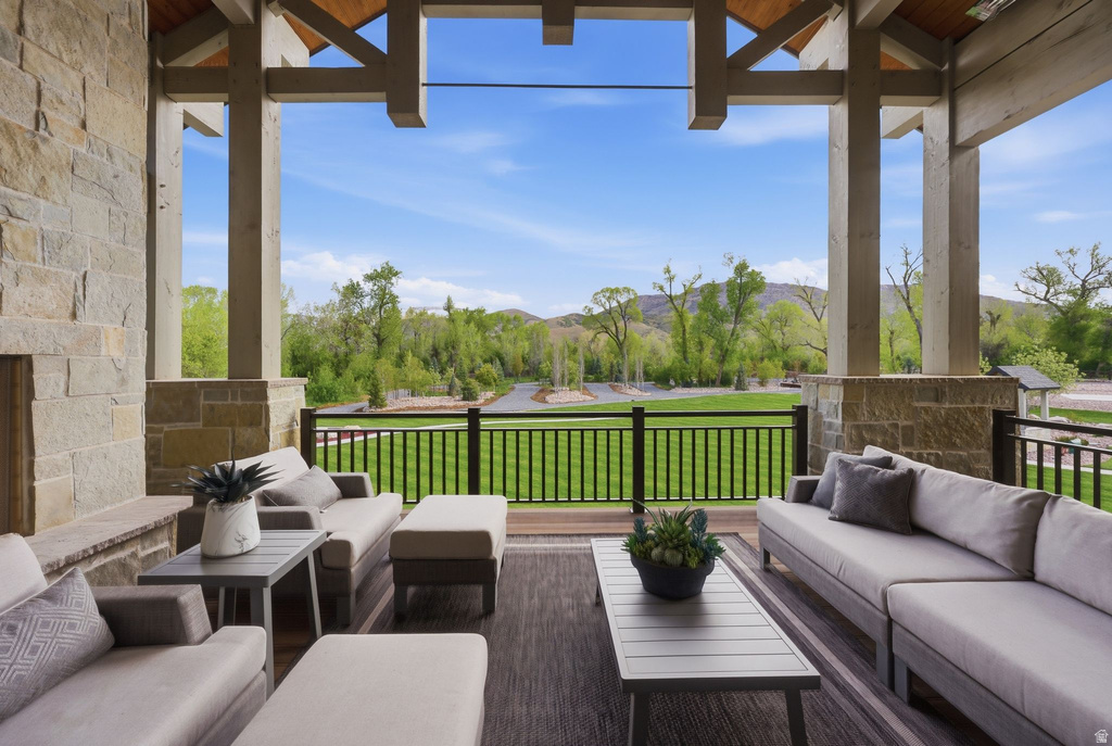 1034 S 9150 E Huntsville, UT 84317