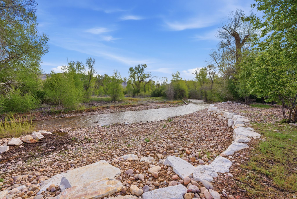 1034 S 9150 E Huntsville, UT 84317