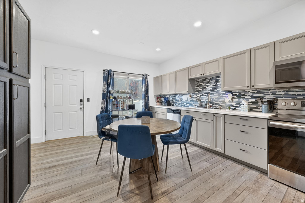 5176 W DOVE CREEK LN West Jordan, UT 84081