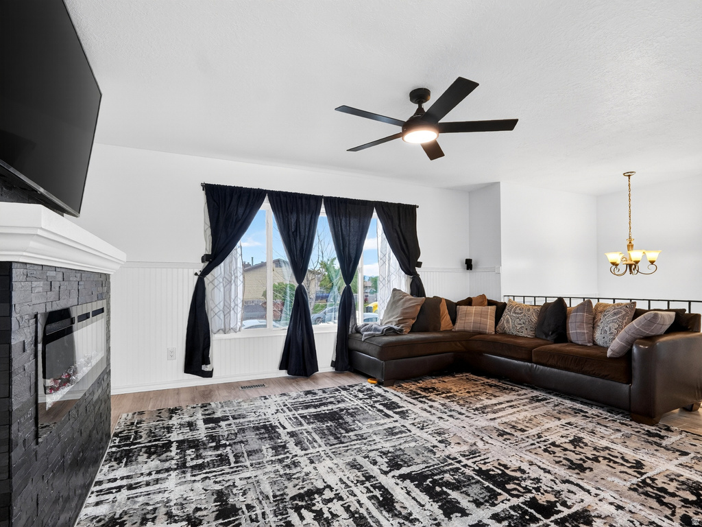 5592 S 3975 W Roy, UT 84067