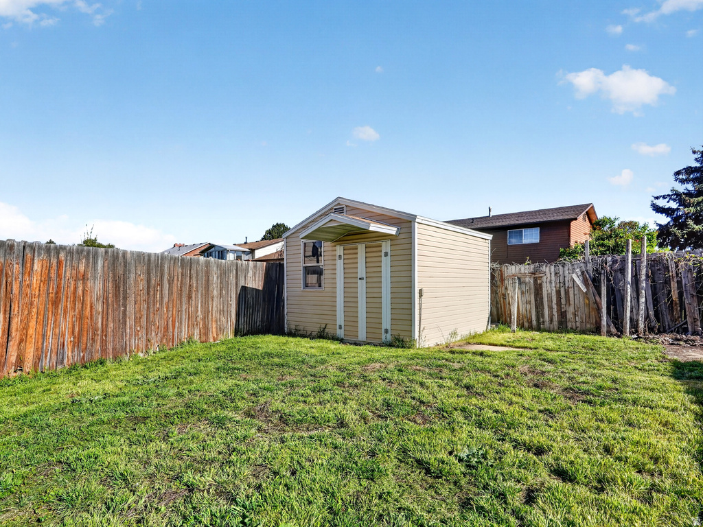 5592 S 3975 W Roy, UT 84067