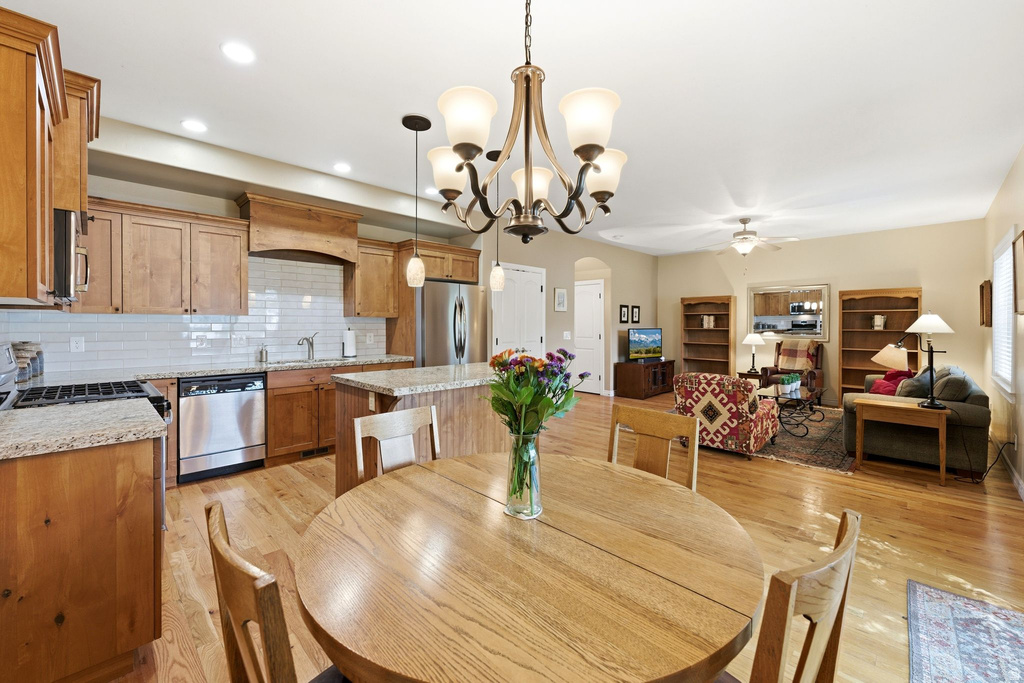 7235 S VIANSA CT Midvale, UT 84047