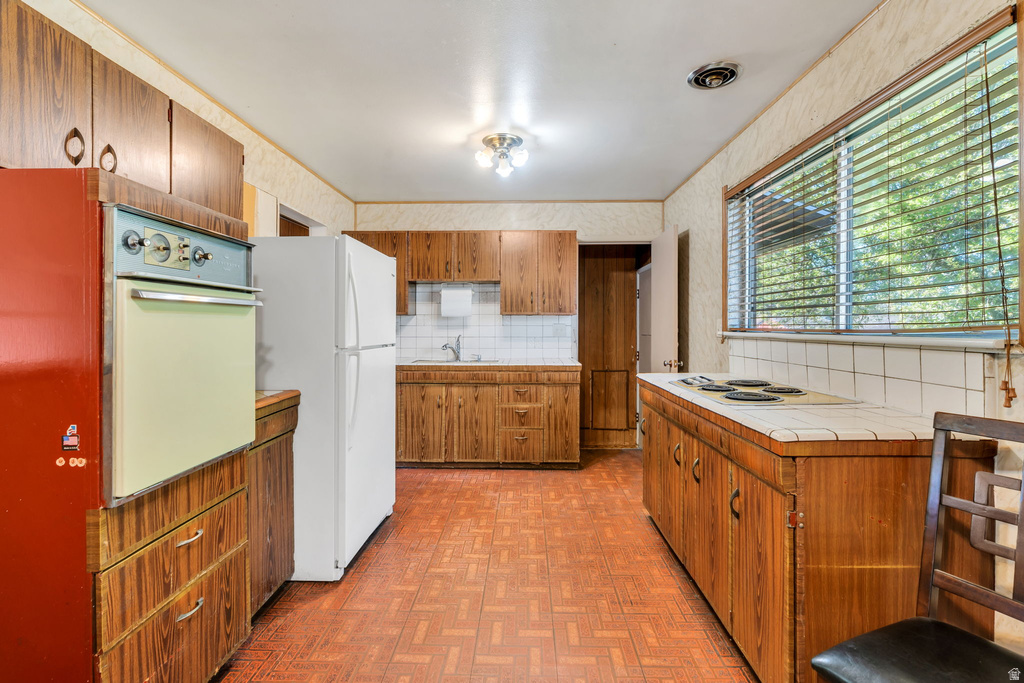 9768 S GARNET DR Sandy, UT 84094