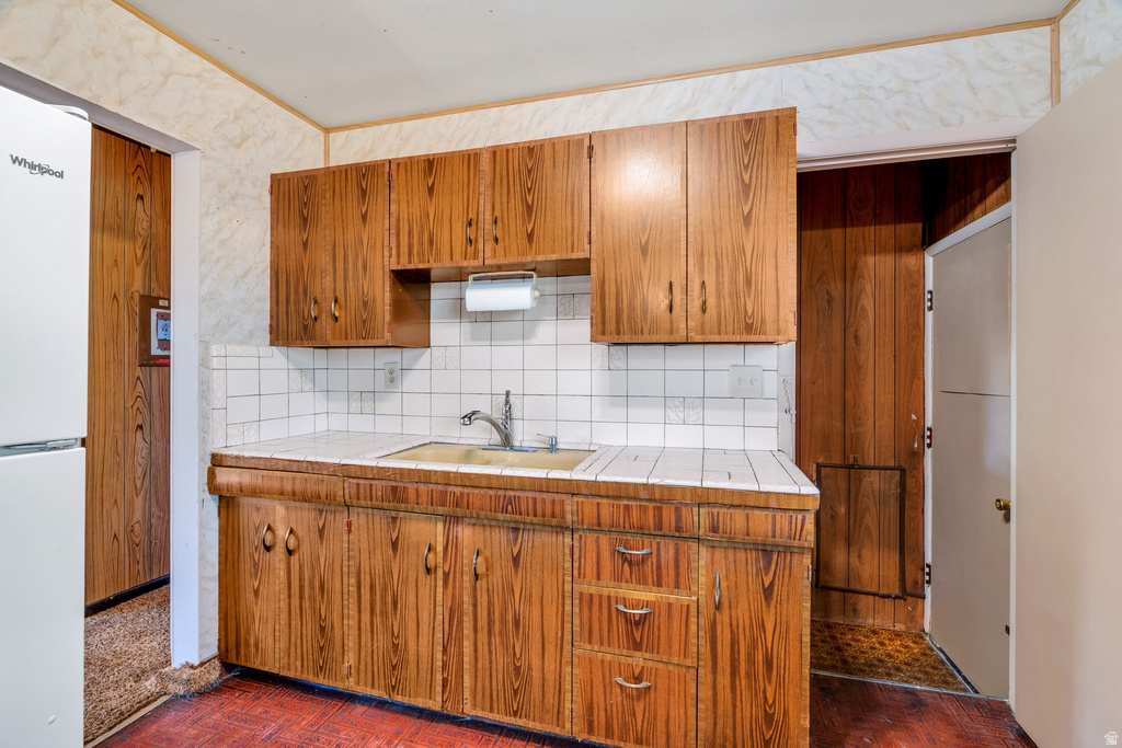 9768 S GARNET DR Sandy, UT 84094