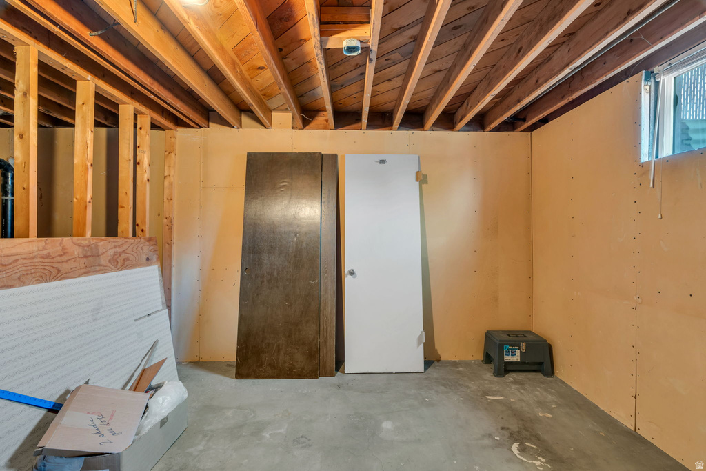 9768 S GARNET DR Sandy, UT 84094