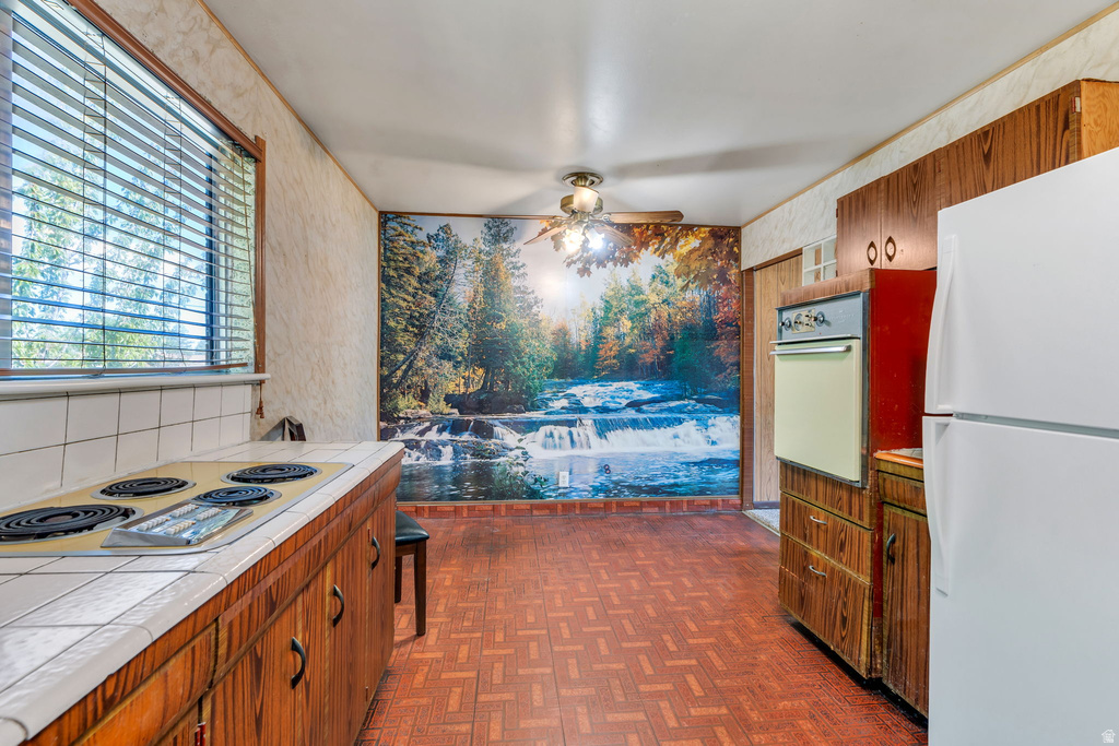 9768 S GARNET DR Sandy, UT 84094