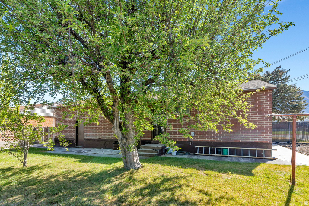 9768 S GARNET DR Sandy, UT 84094