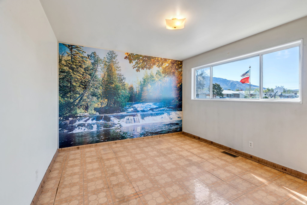 9768 S GARNET DR Sandy, UT 84094