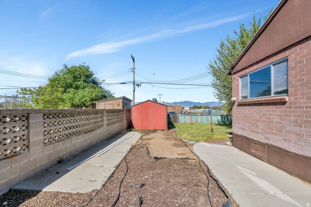 9768 S GARNET DR Sandy, UT 84094