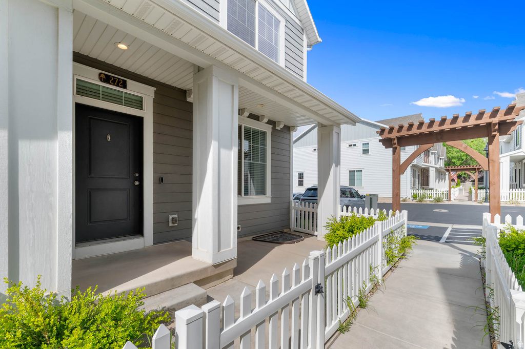 272 E KIRSTEN LN North Salt Lake, UT 84054